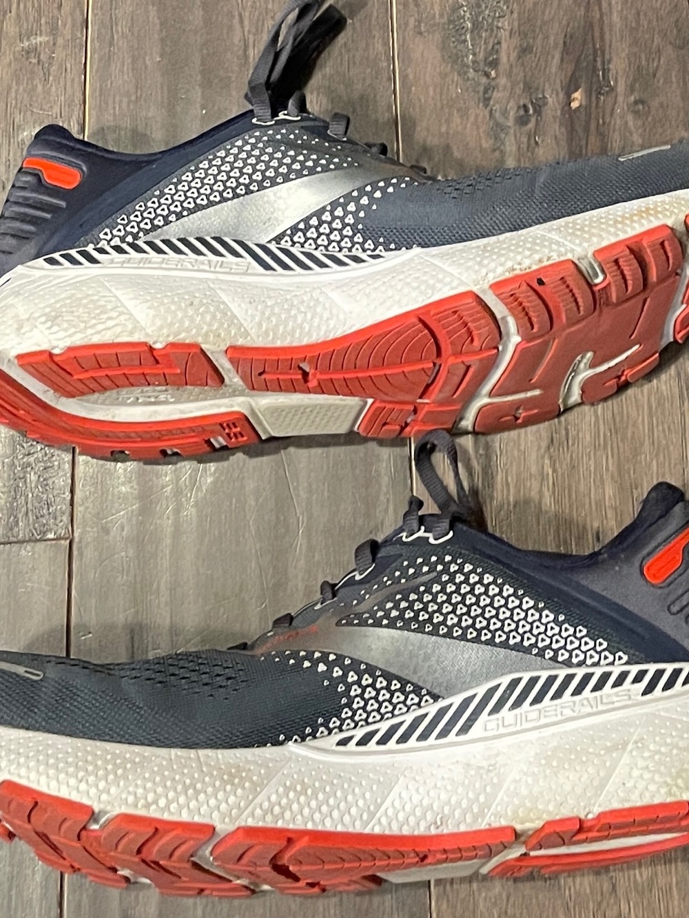 Brooks Men's Adrenaline GTS 22 Running Shoes Size 11.5